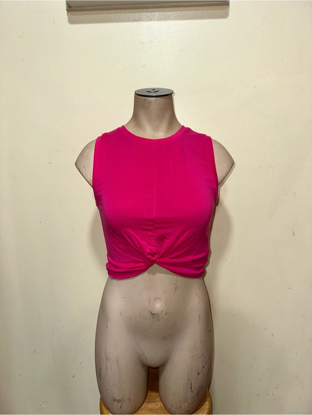 Woman’s Babaton tank top twist crop top